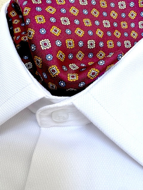 Ascot en soie Cotton Park de couleur bordeauxà motifs