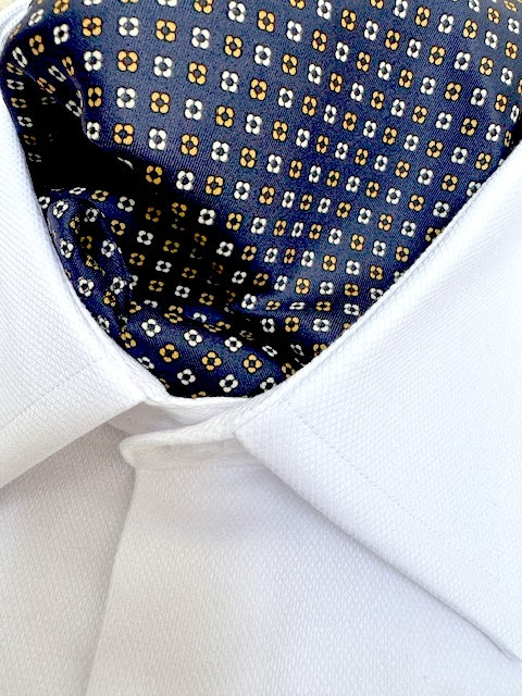 Ascot marine avec des motifs orange et blanc