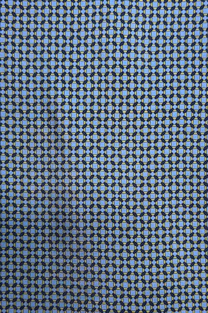 Ascot bleu ciel à motifs jaune