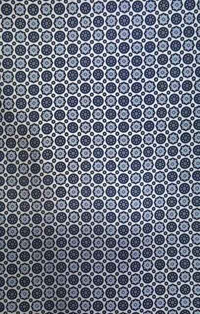 Ascot gris à motifs rosace