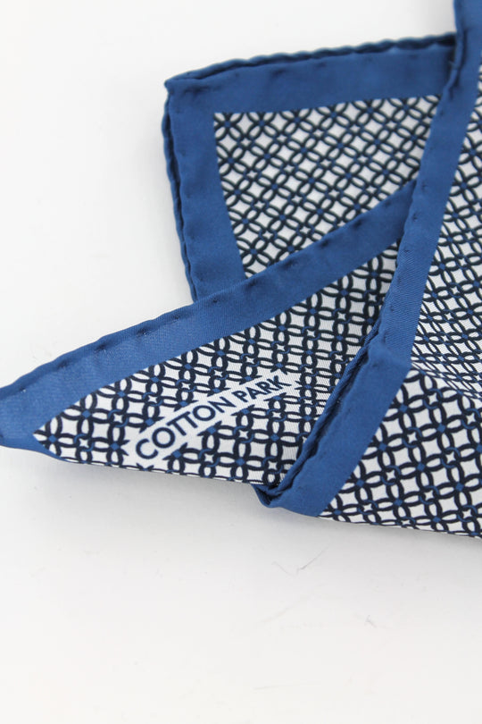 Pochette soie bleu marine à motifs trèfles