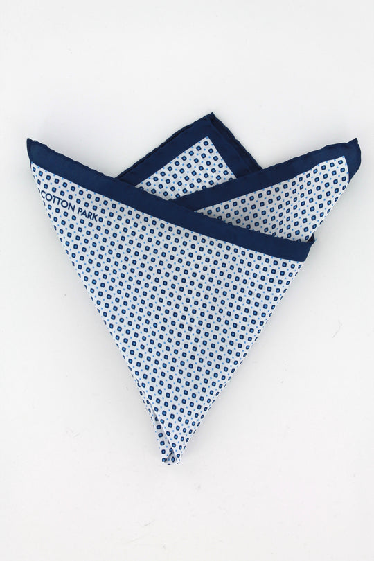 Pochette soie bleue à motifs carrés bleu ciel