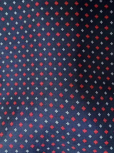 Ascot bleu marine et losange rouge