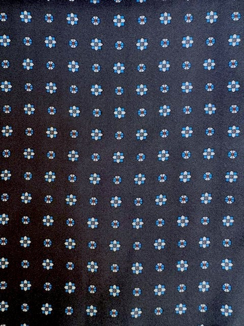 Ascott en soie à motifs marine et blanc