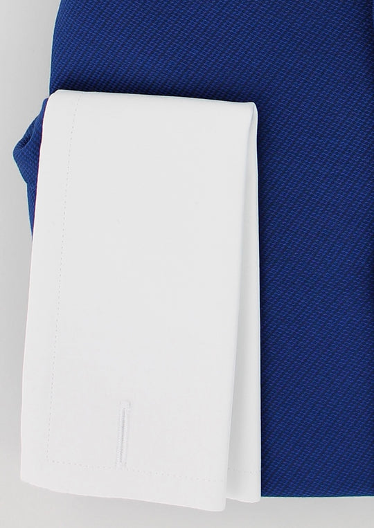 Chemise bleu royal avec col français et poignets mousquetaires blancs