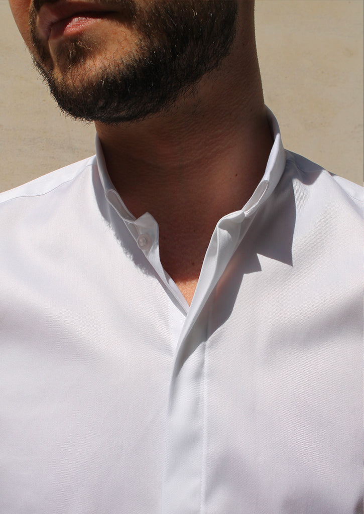 Chemise col inversé en satin de coton blanc