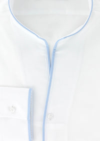 Chemise col indien en satin de coton blanc biais bleu ciel