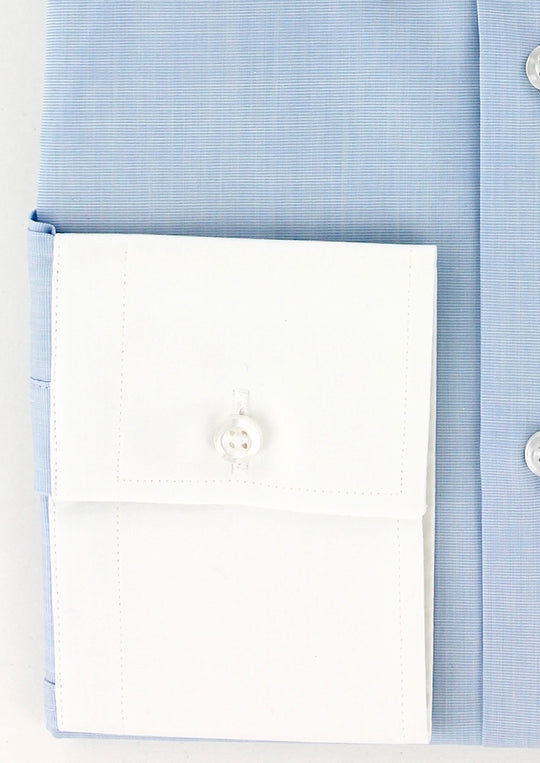 Chemise cintrée bleu ciel col anglais blanc et poignets contrastés