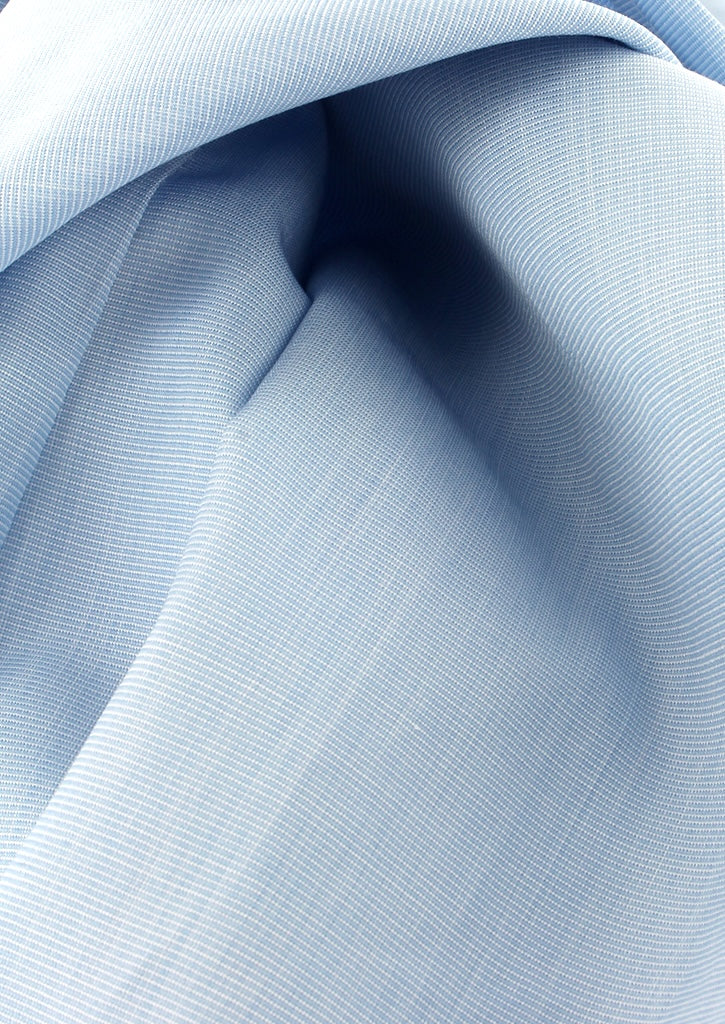 Chemise cintrée bleu ciel col anglais blanc et poignets contrastés