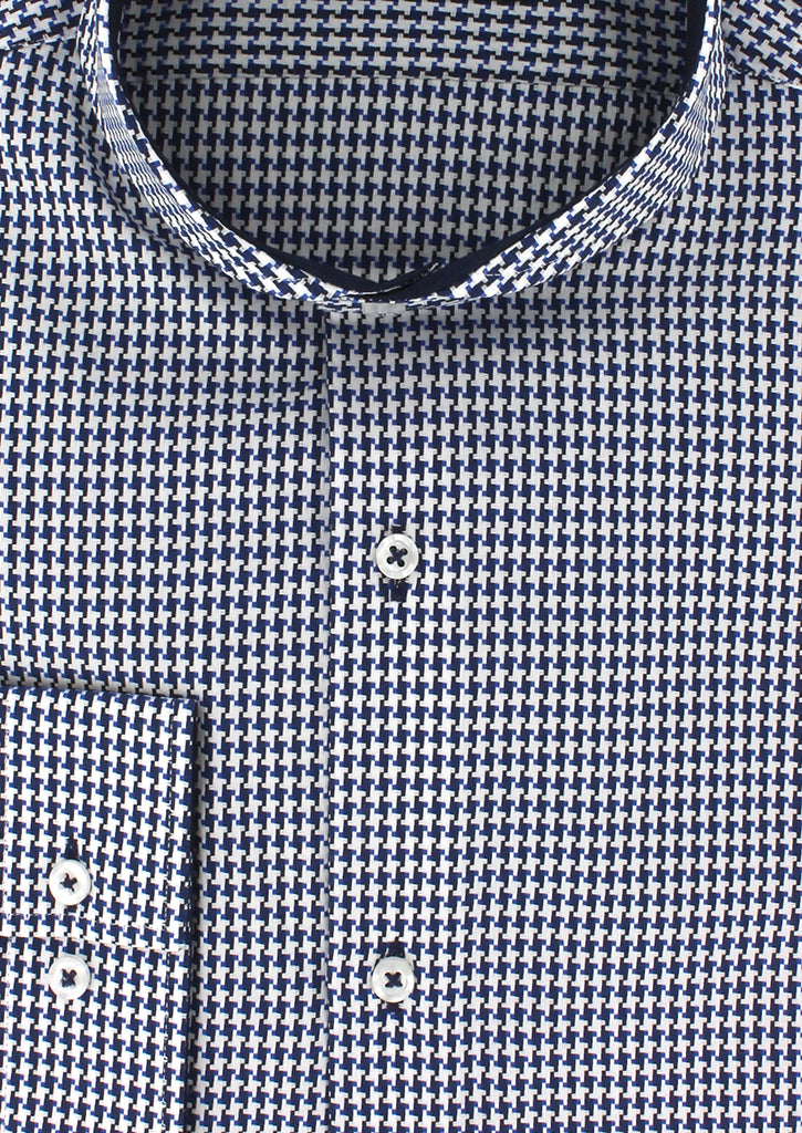 Fitted shirt with navy blue houndstooth pattern