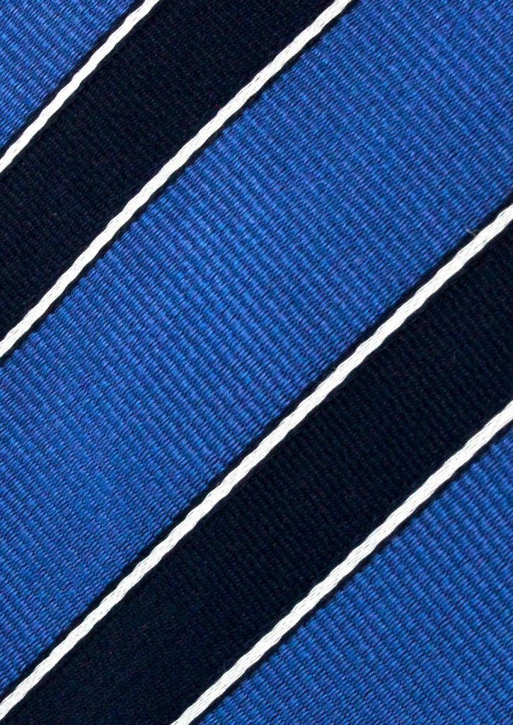 Cravate en Soie Bleue à Rayures Bleu Marine et Blanches