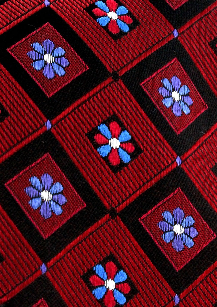 Cravate en Soie Bordeaux à Motifs Floraux Bleus