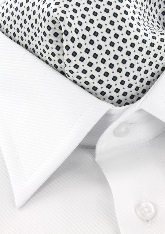 Ascot blanc à motifs carré marine