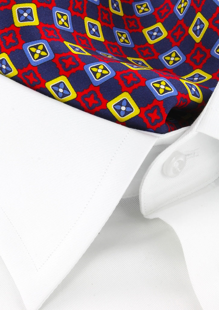 Foulard ascot en soie bleu royal motifs jaunes et rouges