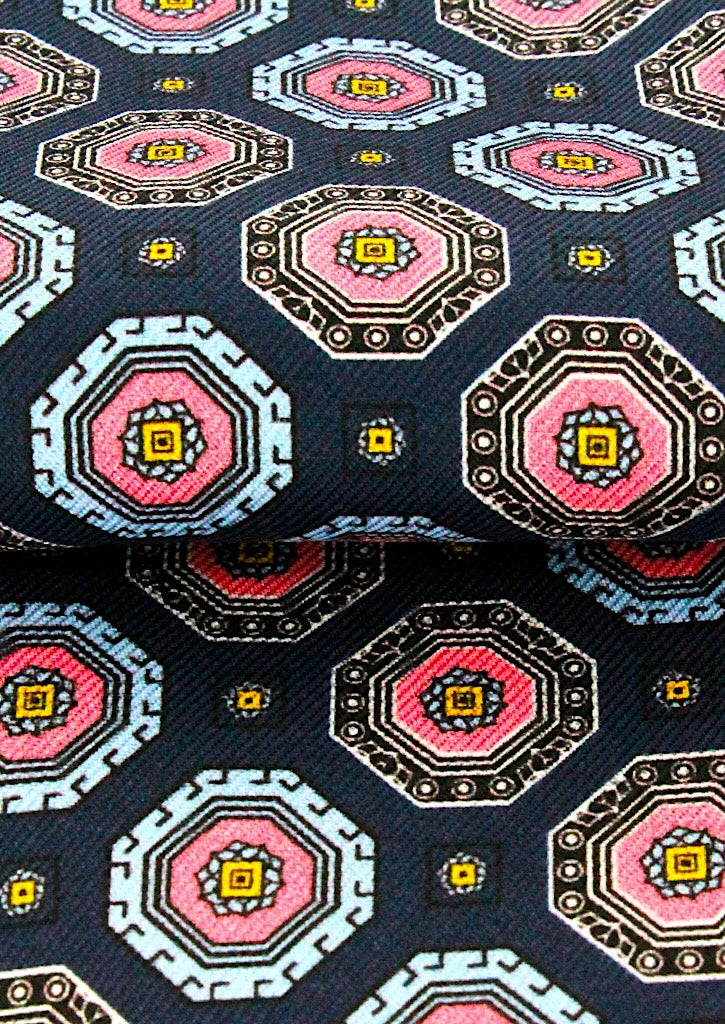 Foulard ascot homme en soie bleu marine motif rose