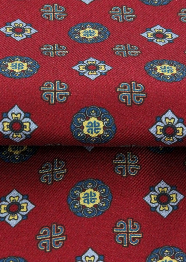 Foulard ascot en soie bordeaux à motifs bleus