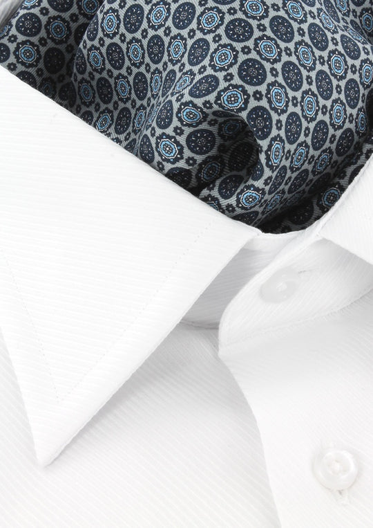 Ascot gris à motifs rosace