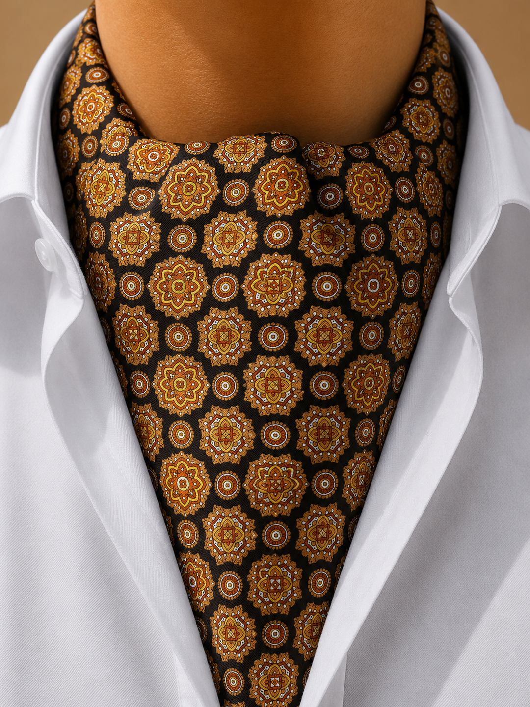 Foulard ascot en soie marron motif saumon et jaune