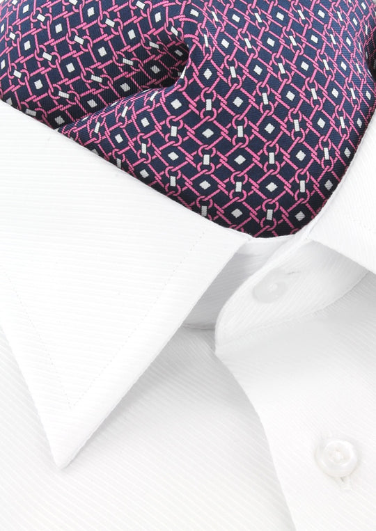 Ascot bleu marine à motifs géométriques rose