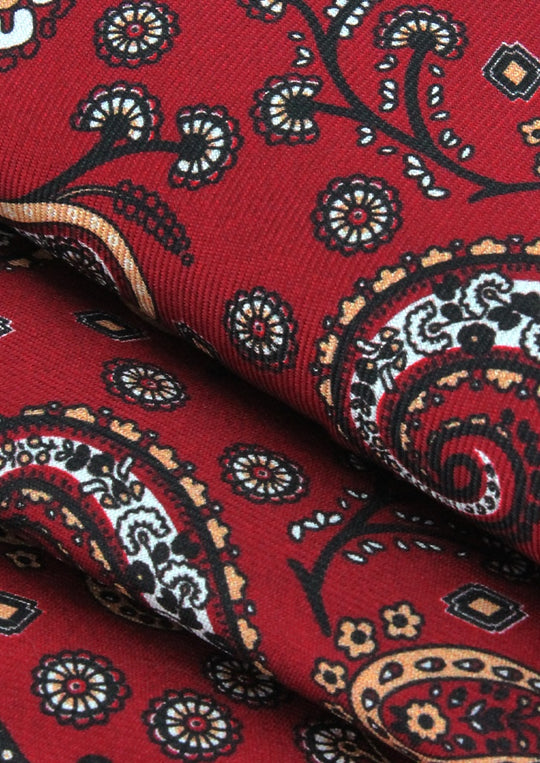 Pochette de costume en soie bordeaux à motif paisley beige