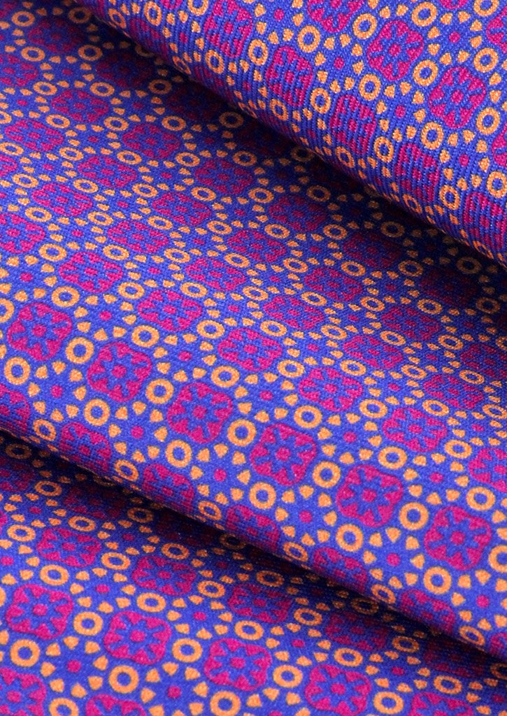Pochette de costume en soie fuchsia à motifs orange