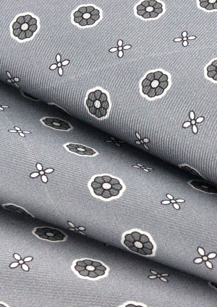 Pochette de costume en soie grise à motifs floraux anthracite