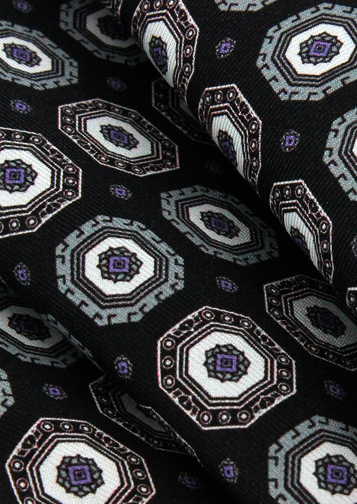 Pochette de costume en soie noire à motifs gris et violet