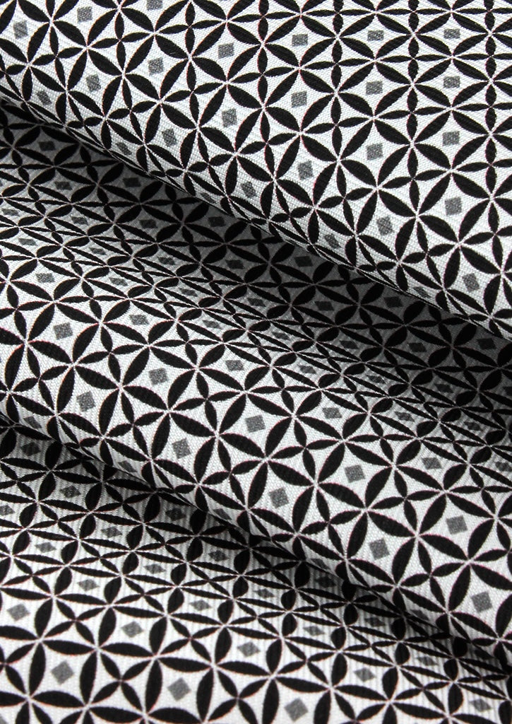 Pochette de costume en soie noir et blanc à motif géométrique