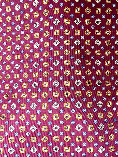 Tissus en soie d'ascot bordeaux à motifs