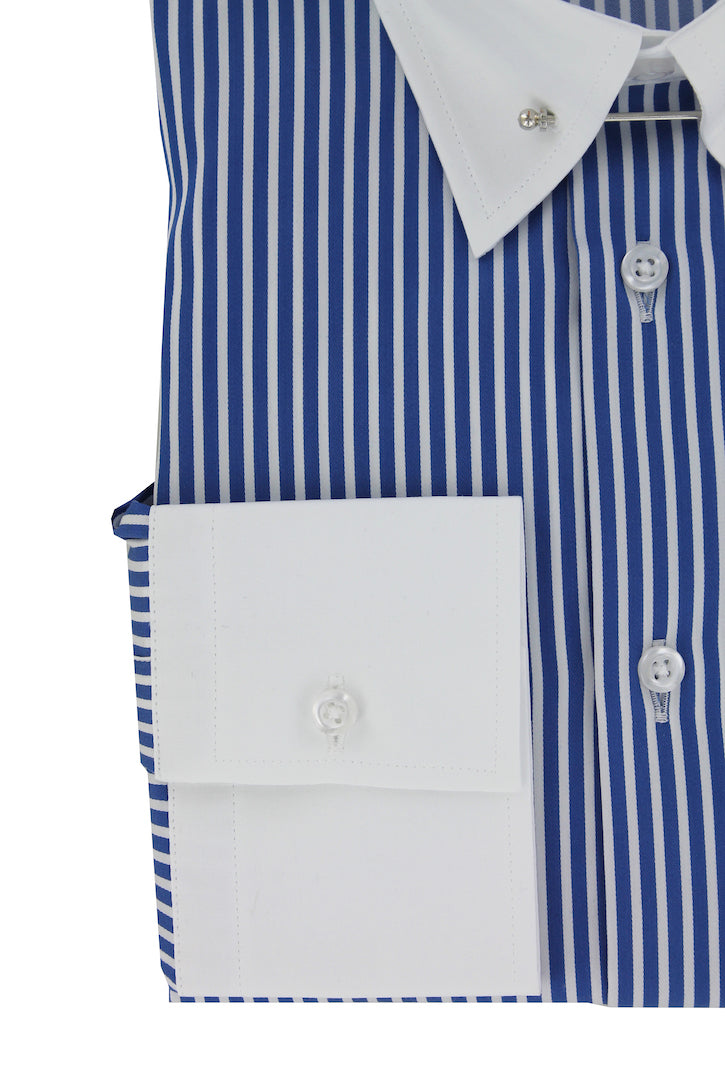 Costume Bleu Marine avec Col Roulé Blanc | Sumissura Costume Bleu Marine avec Col Roulé Blanc | Sumissura