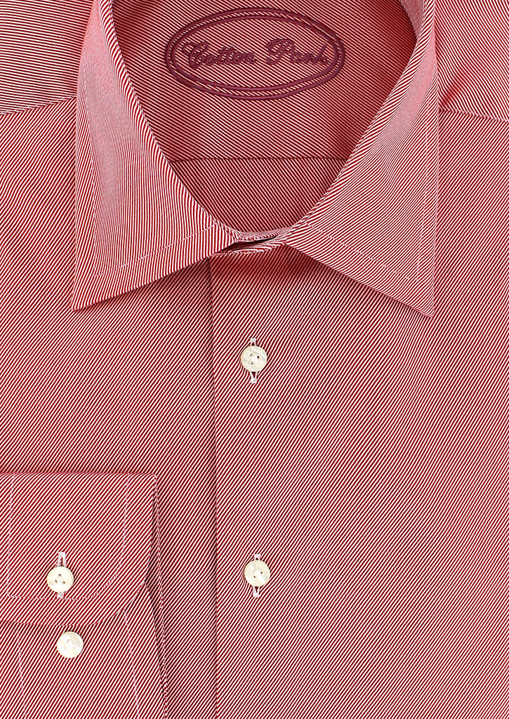 chemise classique en taille rouge avec un col classique ou français