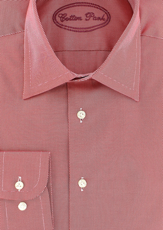 chemise classique en taille rouge avec un col classique ou français