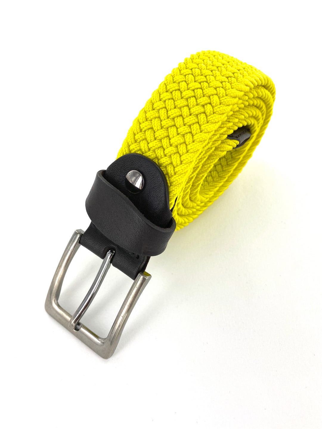 Ceinture élastique et cuir jaune. Plus besoin de réglages avec les ceintures élastiques, elles s'adaptent facilement. Les ceintures élastiques sont très faciles à porter, avec un jean pour un style décontractée mais aussi bien pour un style habillé.