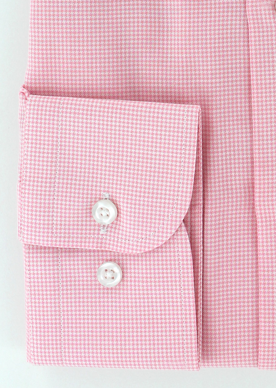 Chemise cintrée rose à motifs pied de poule