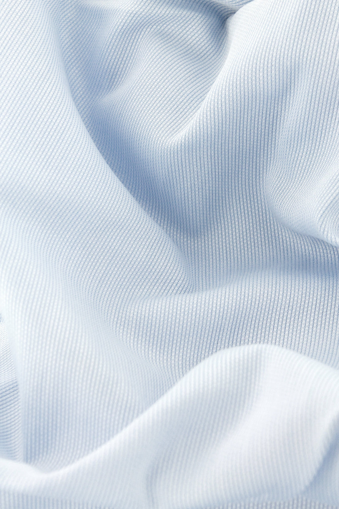 Chemise en piqué de coton bleu ciel col et poignets mousquetaires blancs